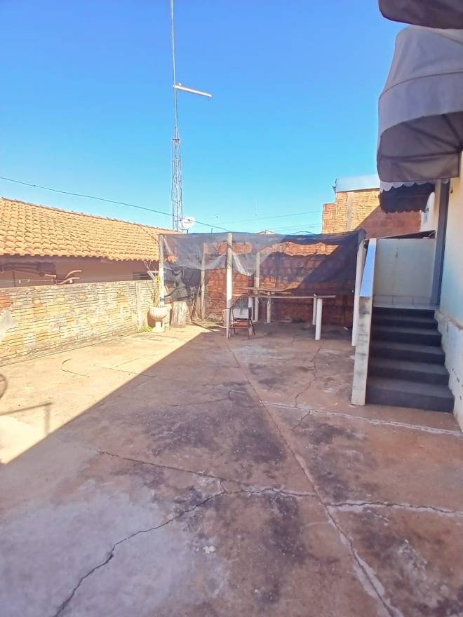 AV. ANTONIA PORTOLEZ, 176