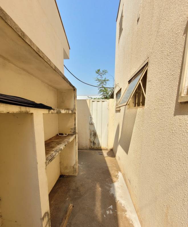 Rua Albano Ferracini ( Fundos), 298 D