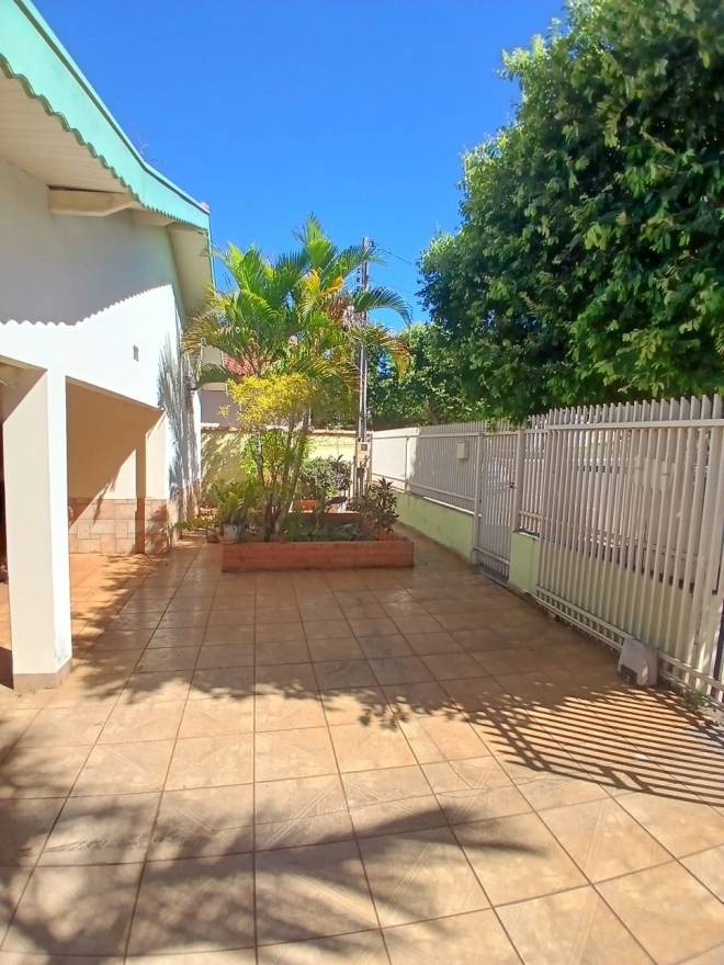 AV. ANTONIA PORTOLEZ, 176