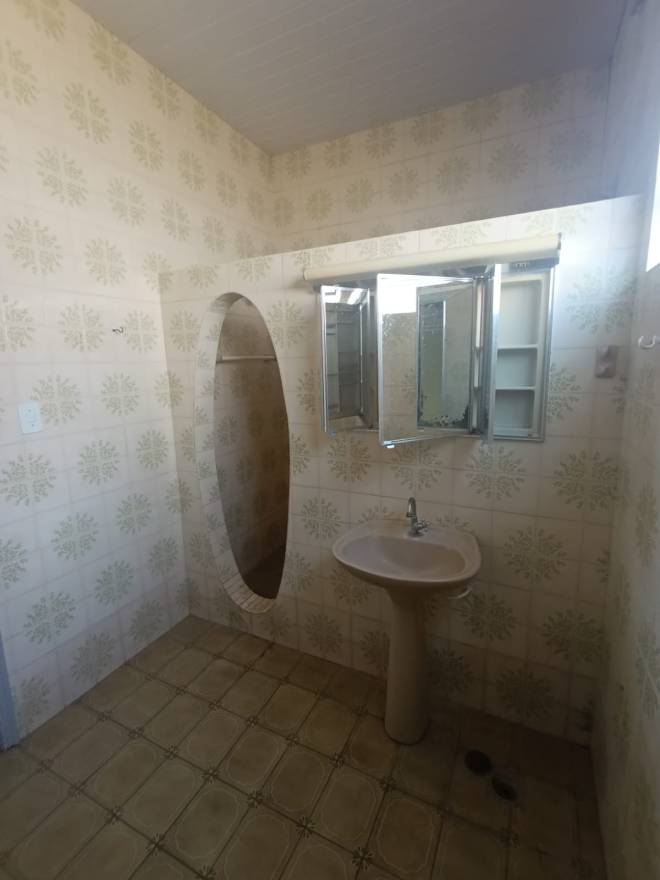 AV BENEDIIUTA CAMARGO, 72