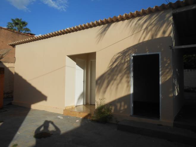 Edícula com quarto e banheiro
