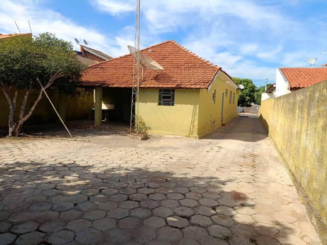 AV BENEDIIUTA CAMARGO, 72