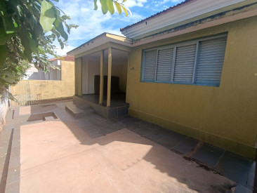 AV BENEDIIUTA CAMARGO, 72