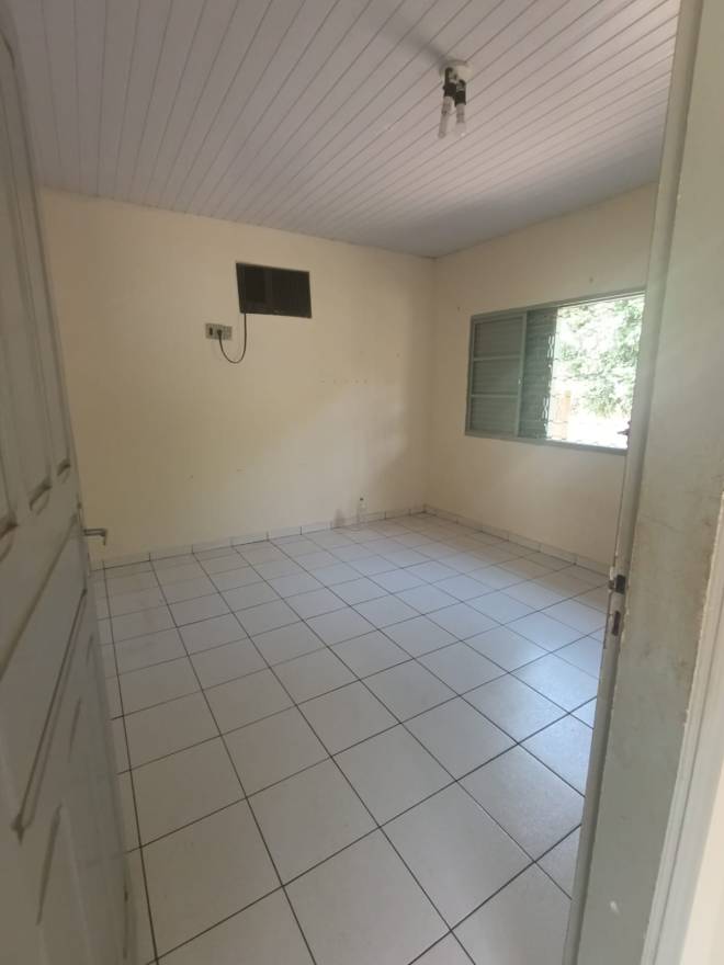 AV BENEDIIUTA CAMARGO, 72