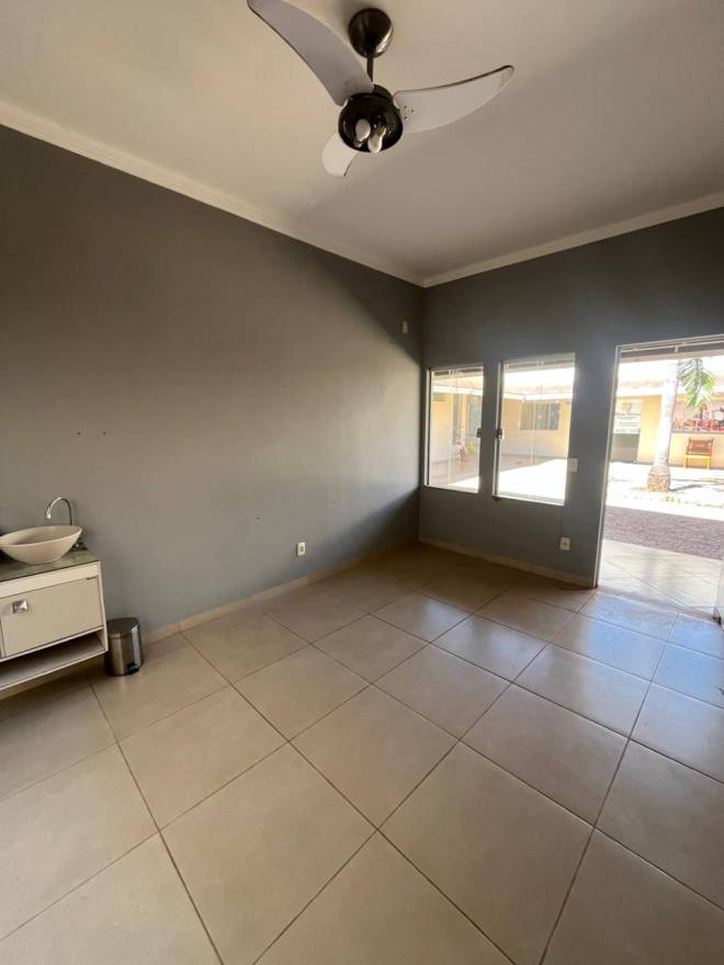 Rua das Tulipas, 591 - Sala 10