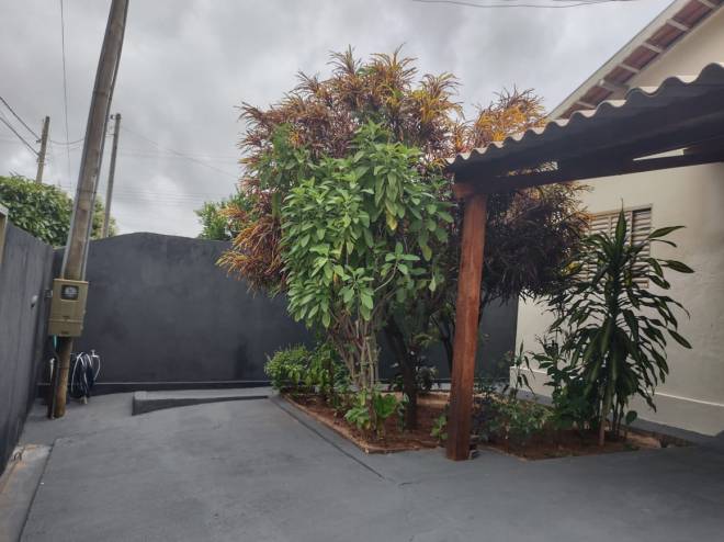 Rua Samuel N de Queiroz, 490